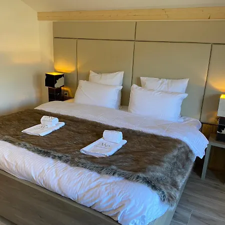 Les Trois Chaufatons - Chalets Boutiques, Propriétés Mont Amour Chalet *