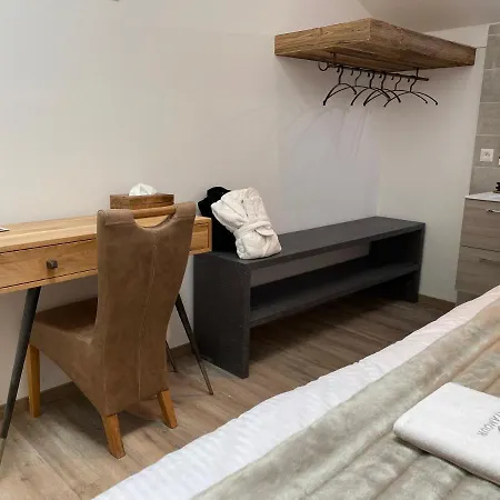 Les Trois Chaufatons - Chalets Boutiques, Propriétés Mont Amour Chalet *