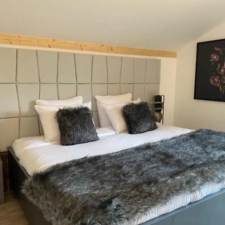 Les Trois Chaufatons - Chalets Boutiques, Propriétés Mont Amour