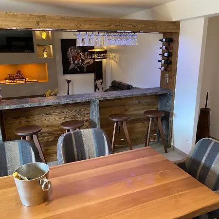 Les Trois Chaufatons - Chalets Boutiques, Propriétés Mont Amour Chalet *